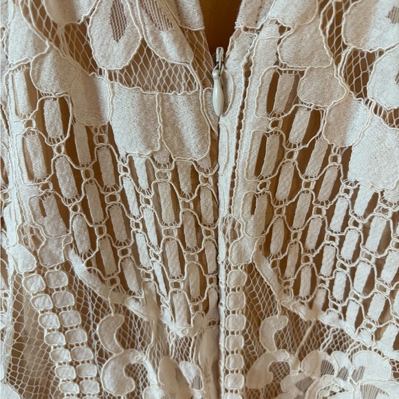 Elegant Cream Lace jumpsuit - Picture 5 of 10